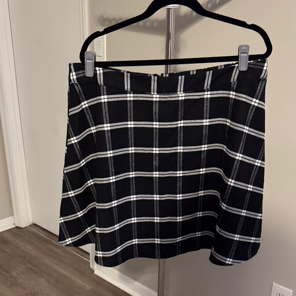 Old Navy Black and White Checkered Skater Skirt